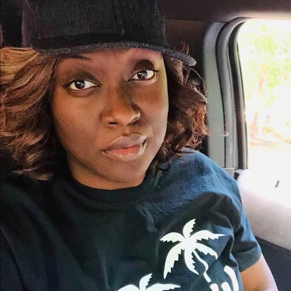 Meet Your Posher - Juanita - Picture 2 of 5